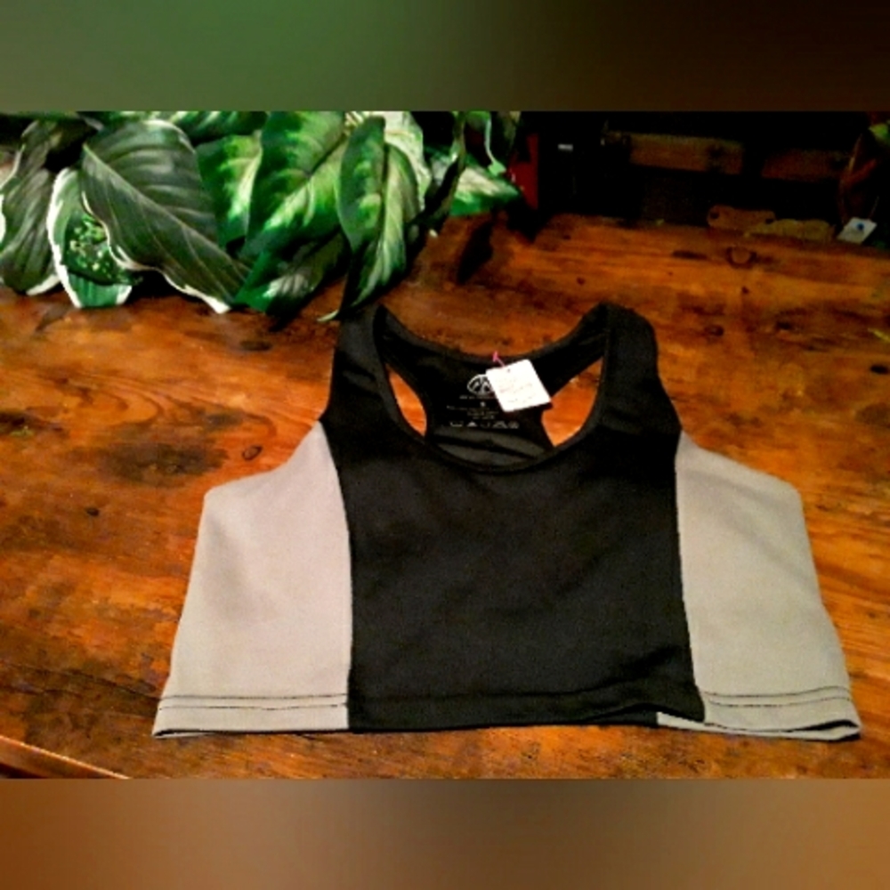 NWOT Small Move Theology Black/green Sports Bra